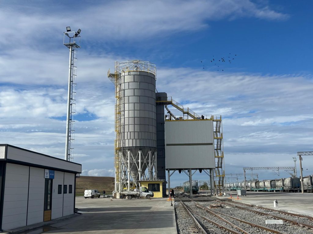 Bolted Steel Storage Silos and Rail Loading